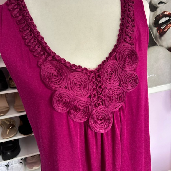 🍷Soft and flowy pink tank top with a beautiful rose design on the front - Picture 2 of 5